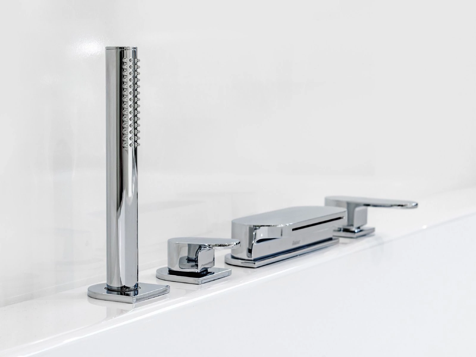 RAVAK Chrome kádperemre szerelhető vízesés csaptelep CR 025.00CR, króm